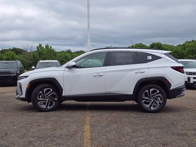 2026 White Pearl Hyundai Tucson SEL Plus AWD SUV