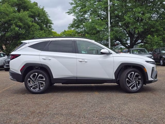 2026 White Pearl Hyundai Tucson SEL Plus AWD SUV