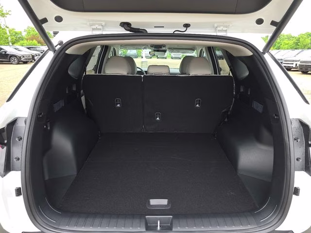 2026 White Pearl Hyundai Tucson SEL Plus AWD SUV