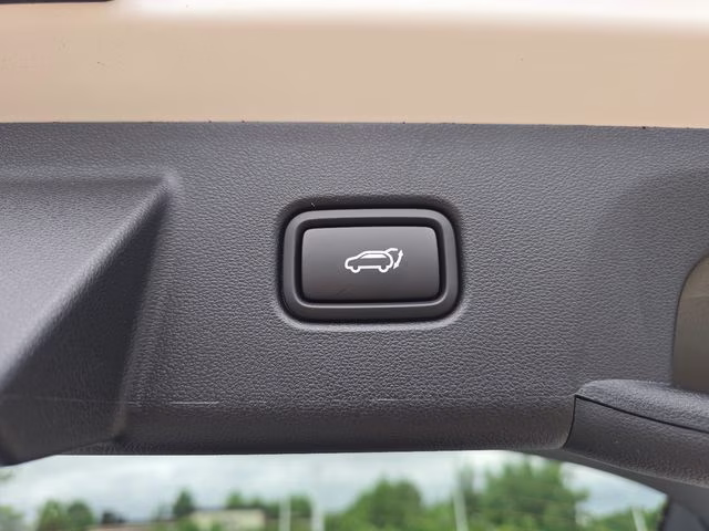2026 White Pearl Hyundai Tucson SEL Plus AWD SUV