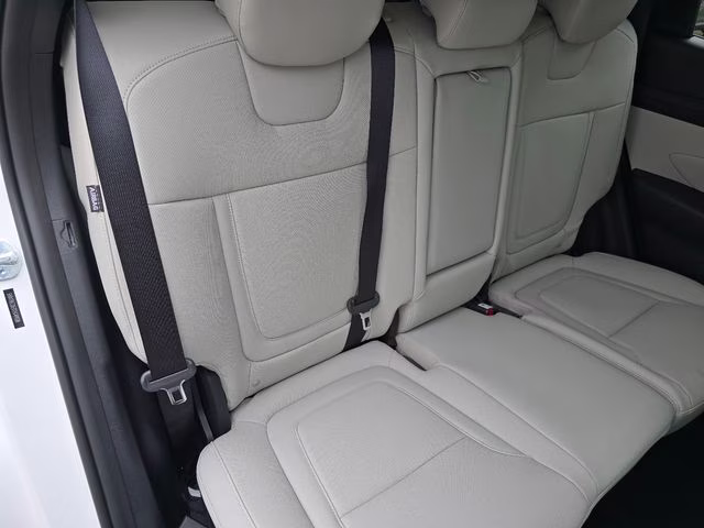 2026 White Pearl Hyundai Tucson SEL Plus AWD SUV