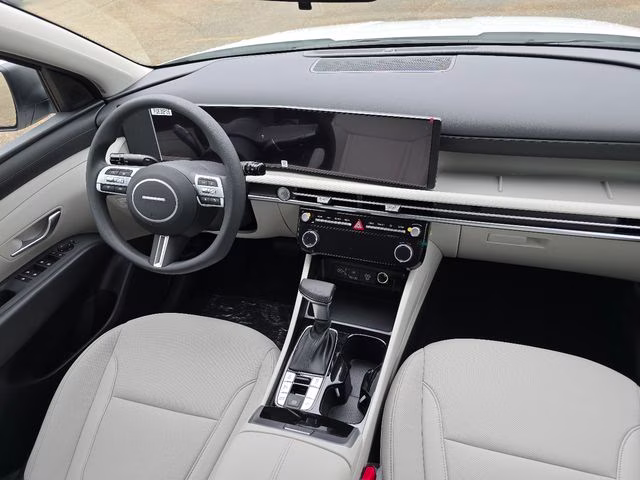 2026 White Pearl Hyundai Tucson SEL Plus AWD SUV