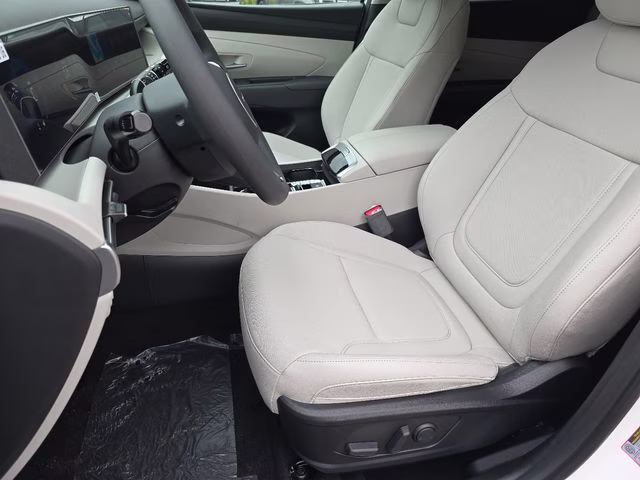 2026 White Pearl Hyundai Tucson SEL Plus AWD SUV