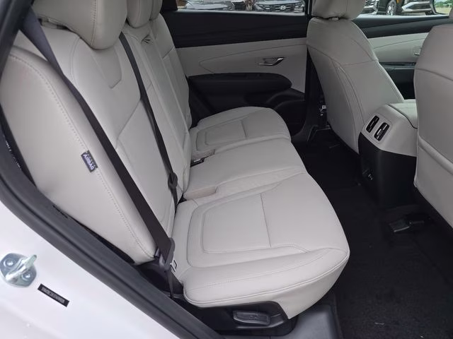 2026 White Pearl Hyundai Tucson SEL Plus AWD SUV