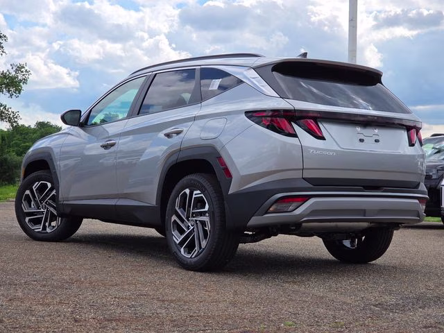 2026 Shimmering Silver Hyundai Tucson SEL Plus AWD SUV