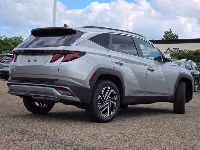 2026 Shimmering Silver Hyundai Tucson SEL Plus AWD SUV