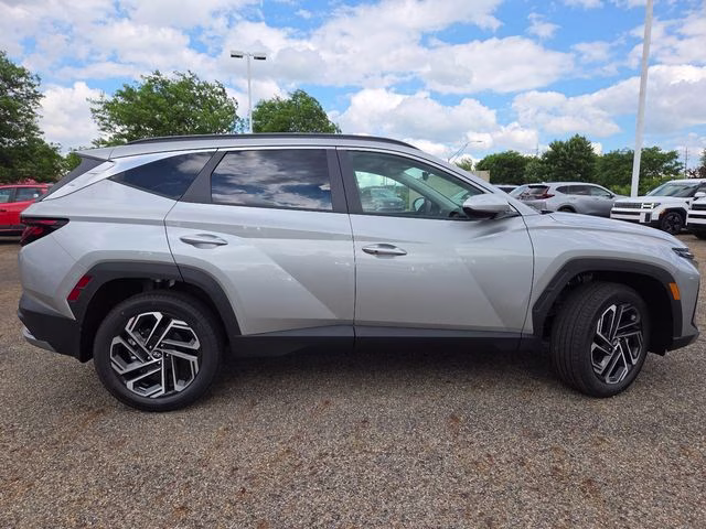 2026 Shimmering Silver Hyundai Tucson SEL Plus AWD SUV