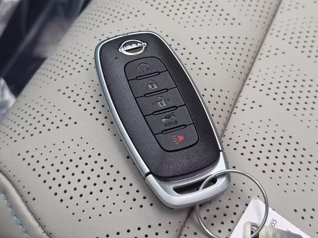 2026 Everest White Pearl Tricoat Nissan Murano Platinum AWD SUV