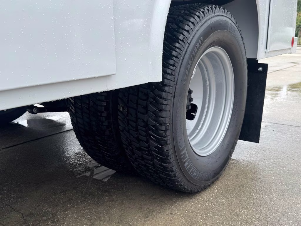 2026 Oxford White Ford Super Duty F-350 DRW XL 4X4 Chassis