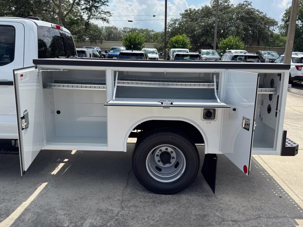 2026 Oxford White Ford Super Duty F-350 DRW XL 4X4 Chassis