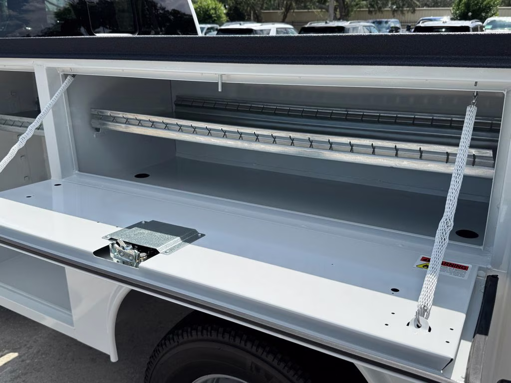 2026 Oxford White Ford Super Duty F-350 DRW XL 4X4 Chassis