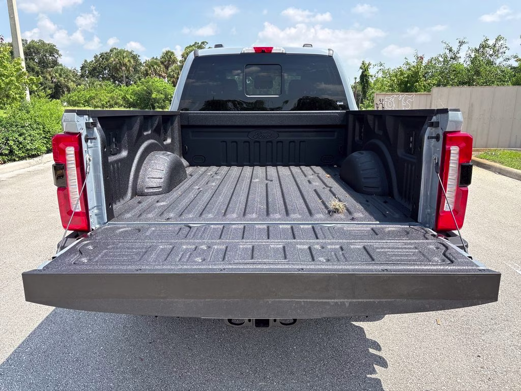 2026 Glacier Gray Metallic Tri-Coat Ford Super Duty F-250 SRW Lariat 4X4 Truck