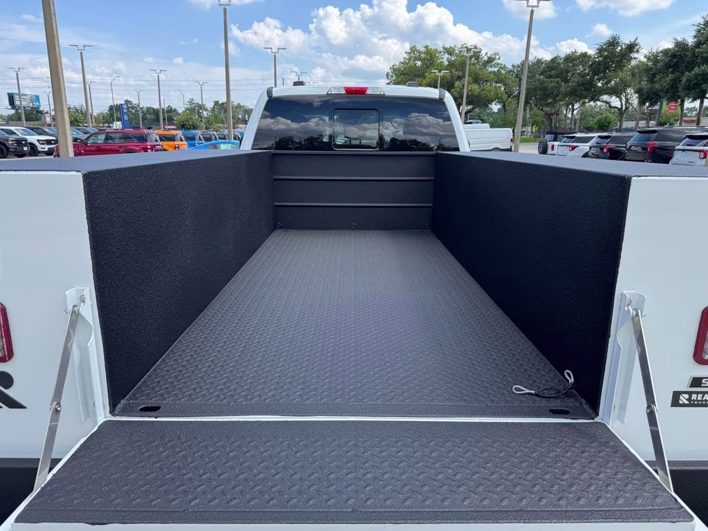 2026 Oxford White Ford Super Duty F-350 DRW XL 4X4 Chassis