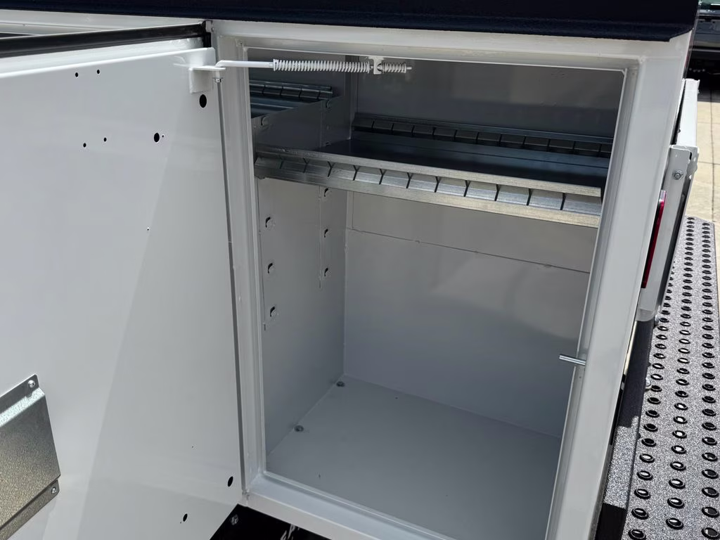 2026 Oxford White Ford Super Duty F-350 DRW XL 4X4 Chassis