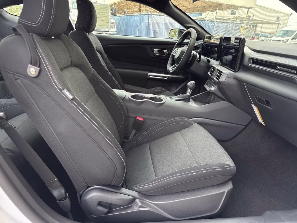 2026 Oxford White Ford Mustang GT RWD Coupe