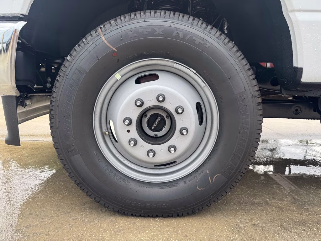 2026 Oxford White Ford Super Duty F-350 DRW XL 4X4 Chassis