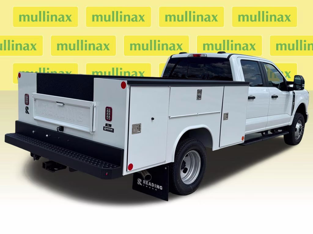 2026 Oxford White Ford Super Duty F-350 DRW XL 4X4 Chassis