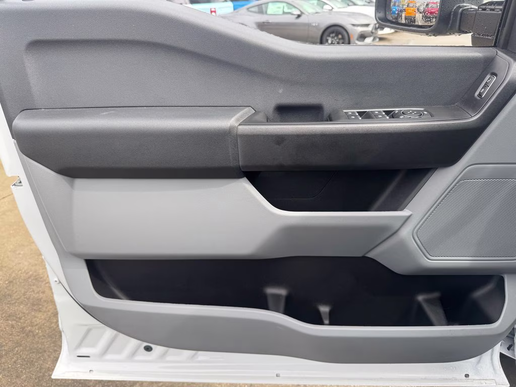 2026 Oxford White Ford Super Duty F-350 DRW XL 4X4 Chassis