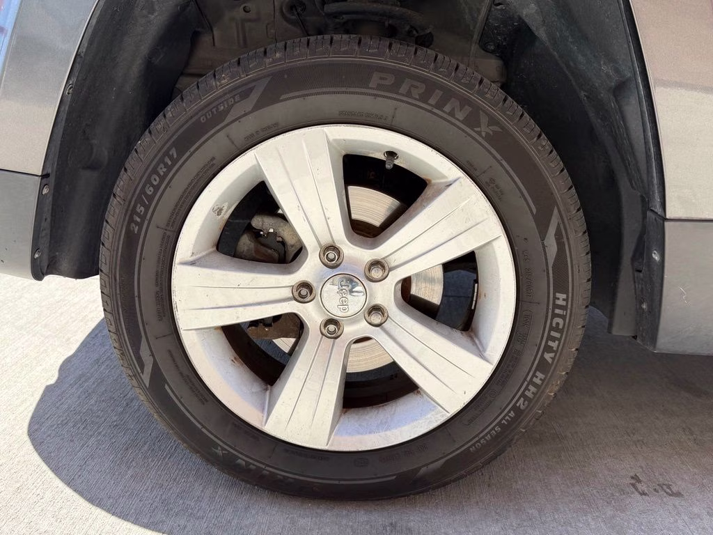 2016 Granite Crystal Metallic Clearcoat Jeep Patriot Latitude FWD SUV