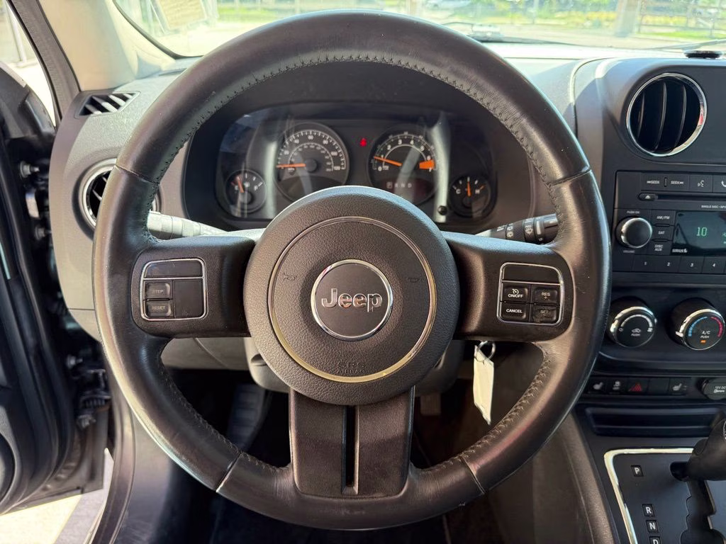 2016 Granite Crystal Metallic Clearcoat Jeep Patriot Latitude FWD SUV