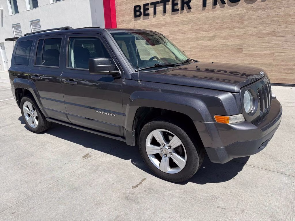 2016 Granite Crystal Metallic Clearcoat Jeep Patriot Latitude FWD SUV