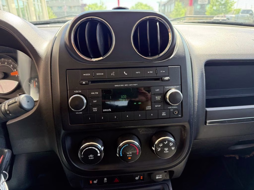2016 Granite Crystal Metallic Clearcoat Jeep Patriot Latitude FWD SUV