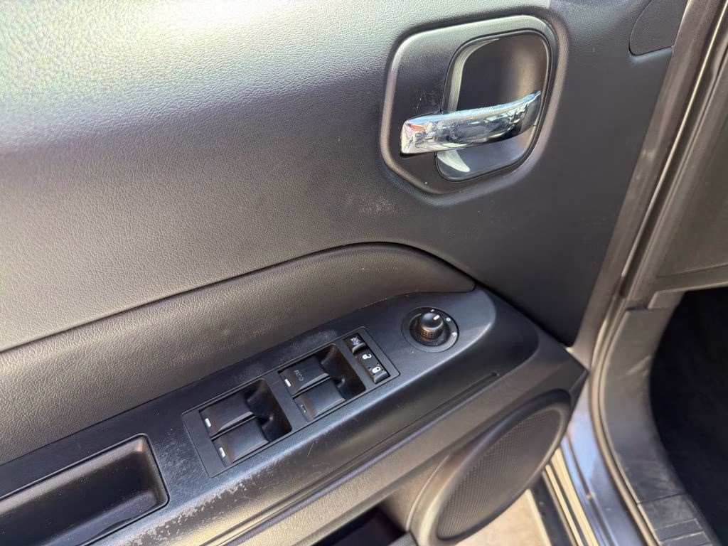 2016 Granite Crystal Metallic Clearcoat Jeep Patriot Latitude FWD SUV
