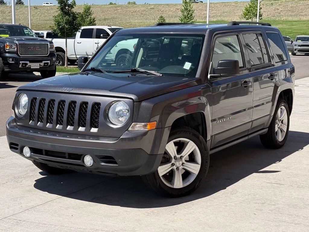 2016 Granite Crystal Metallic Clearcoat Jeep Patriot Latitude FWD SUV
