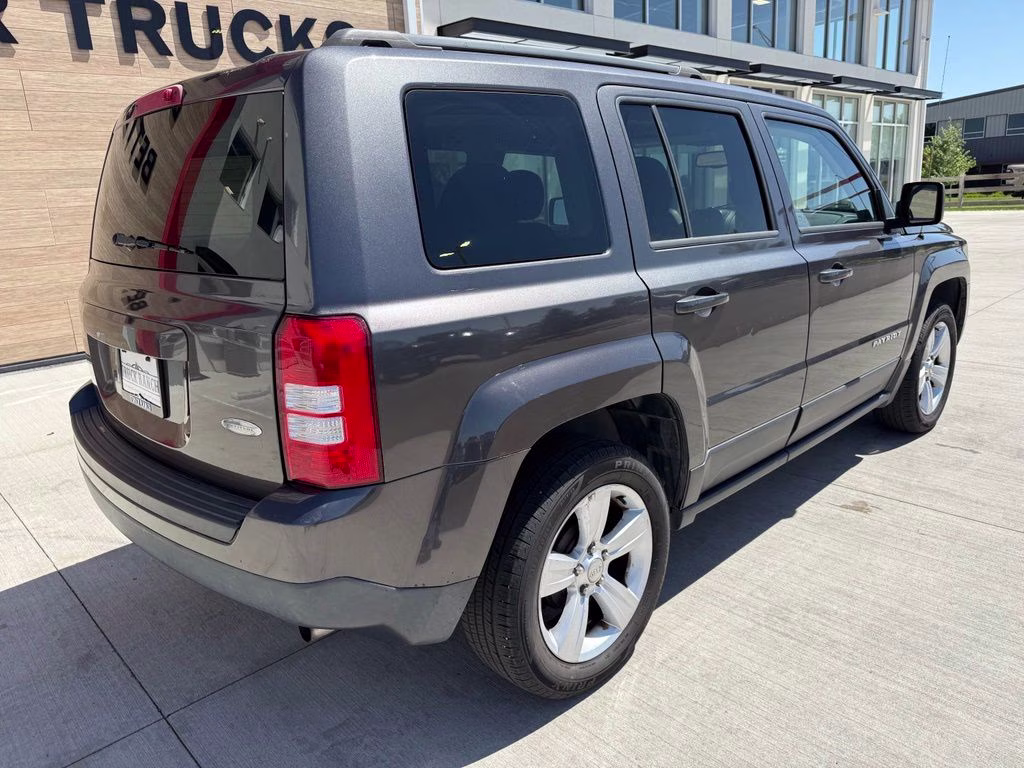 2016 Granite Crystal Metallic Clearcoat Jeep Patriot Latitude FWD SUV