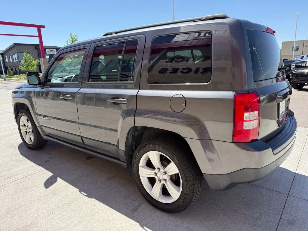 2016 Granite Crystal Metallic Clearcoat Jeep Patriot Latitude FWD SUV