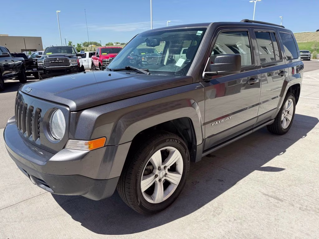 2016 Granite Crystal Metallic Clearcoat Jeep Patriot Latitude FWD SUV