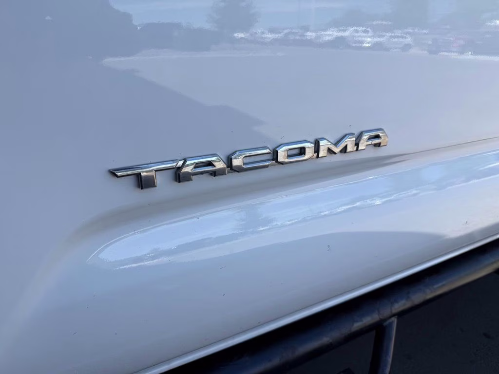 2019 Super White Toyota Tacoma SR5 4X4 Truck