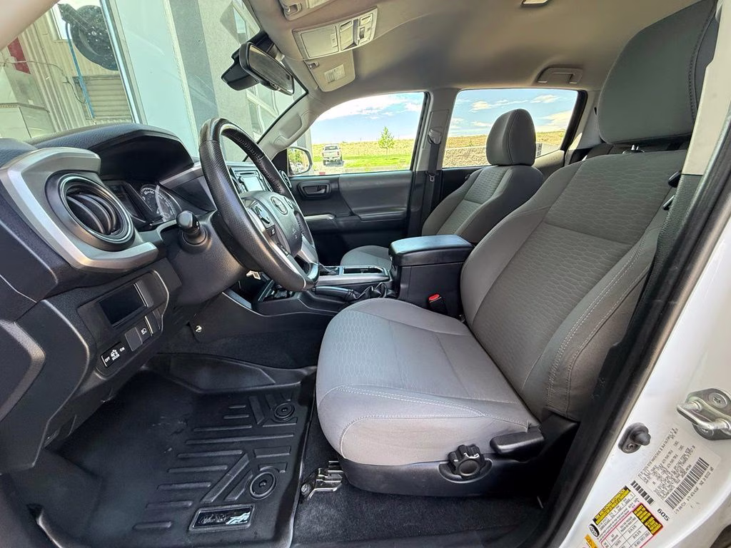 2019 Super White Toyota Tacoma SR5 4X4 Truck