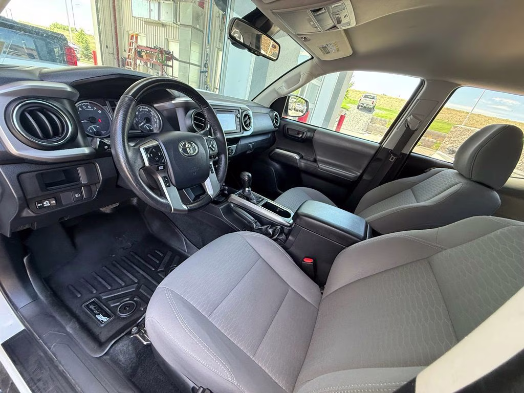 2019 Super White Toyota Tacoma SR5 4X4 Truck