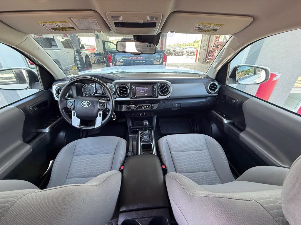 2019 Super White Toyota Tacoma SR5 4X4 Truck