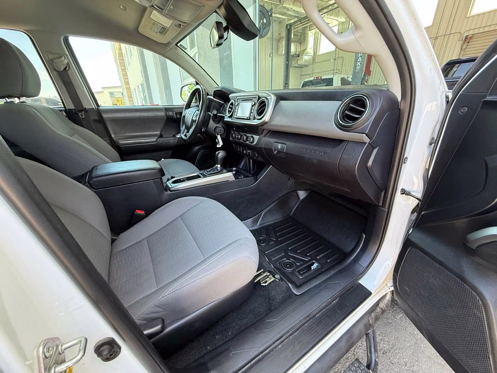 2019 Super White Toyota Tacoma SR5 4X4 Truck