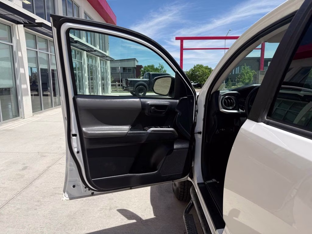 2019 Super White Toyota Tacoma SR5 4X4 Truck