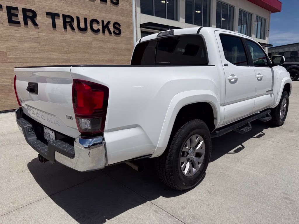 2019 Super White Toyota Tacoma SR5 4X4 Truck