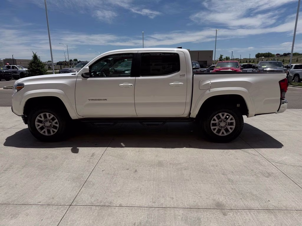 2019 Super White Toyota Tacoma SR5 4X4 Truck