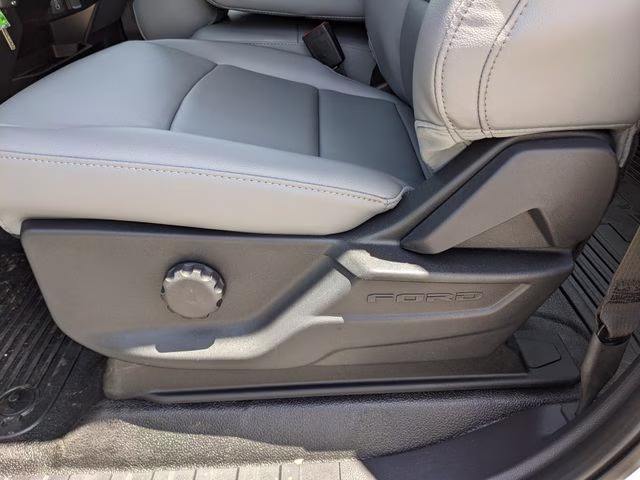 2026 Oxford White Ford Super Duty F-250 SRW XL 4X4 Truck