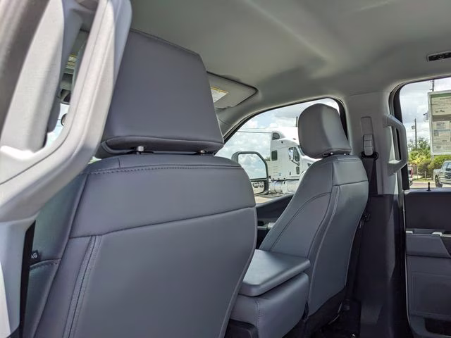 2026 Oxford White Ford Super Duty F-250 SRW XL 4X4 Truck