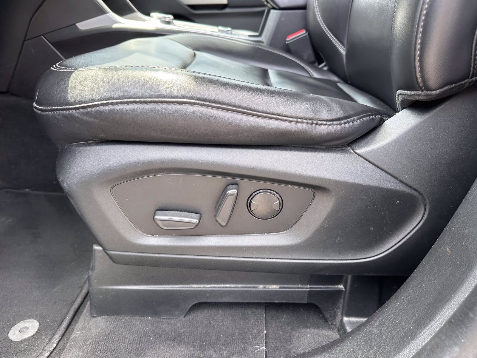 2023 Ford Explorer XLT - Photo 11
