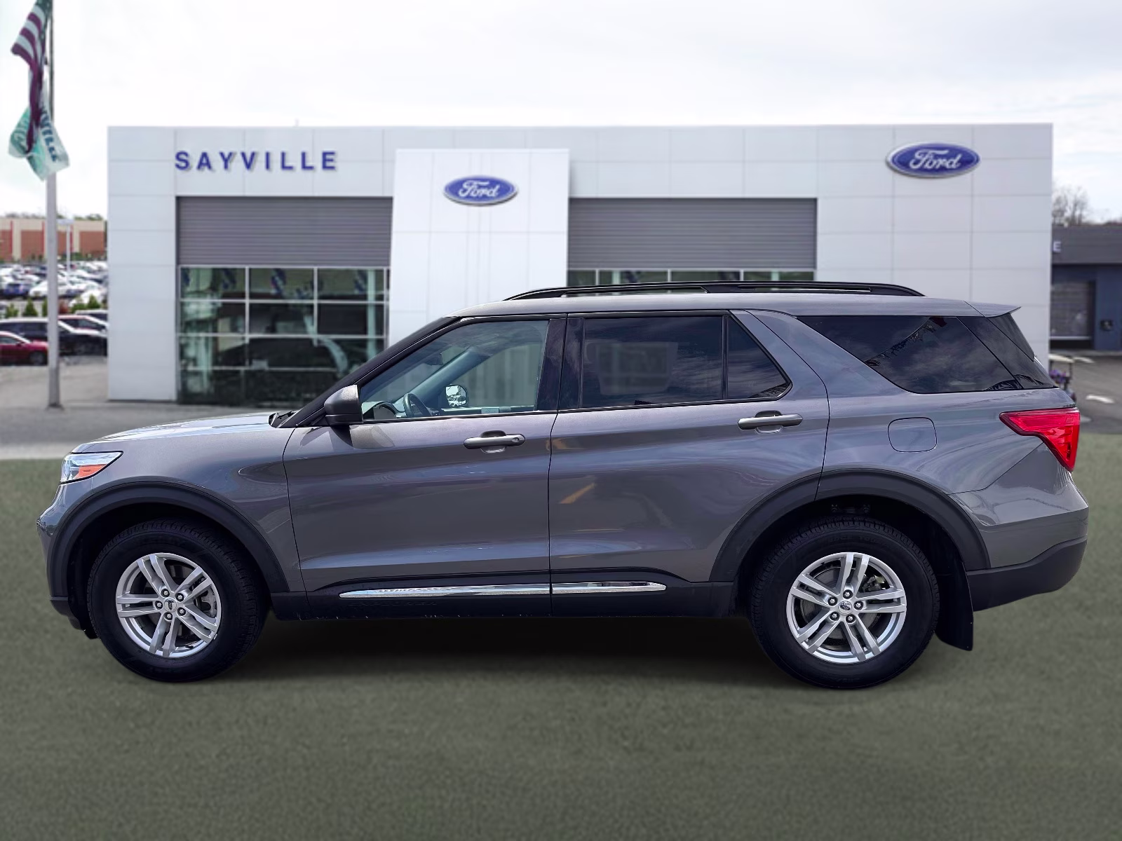 2023 Ford Explorer XLT - Photo 2
