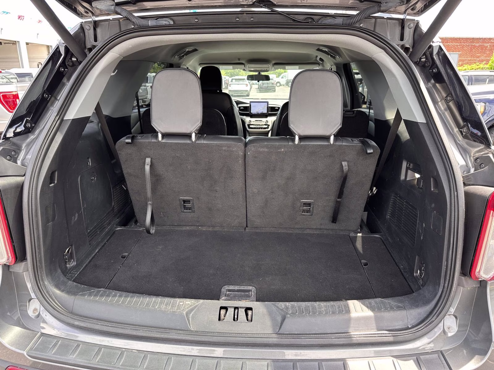 2023 Ford Explorer XLT - Photo 8