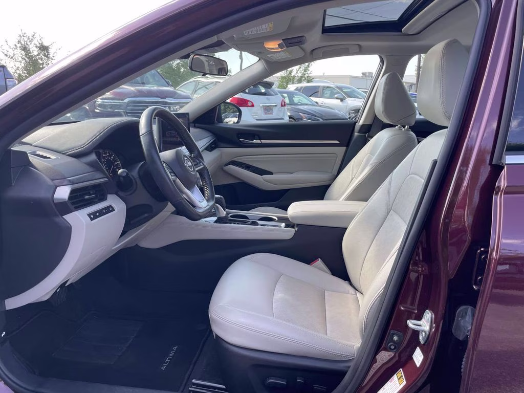 2023 Garnet Pearl Metallic Nissan Altima 2.5 SL AWD Sedan