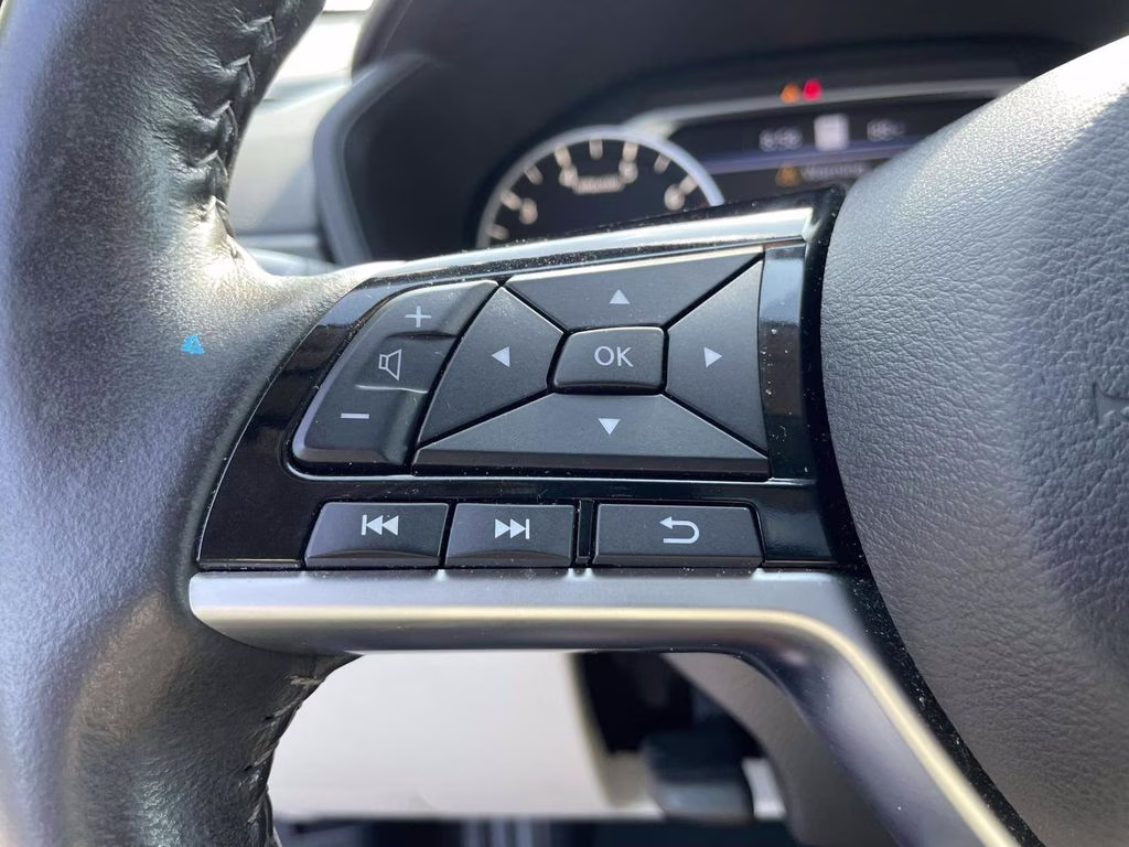 2023 Garnet Pearl Metallic Nissan Altima 2.5 SL AWD Sedan