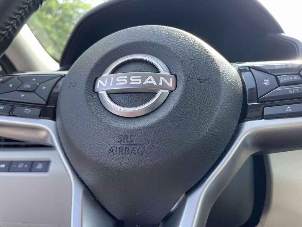 2023 Garnet Pearl Metallic Nissan Altima 2.5 SL AWD Sedan