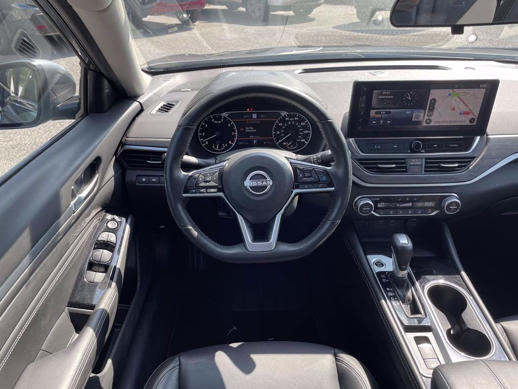 2023 Gun Metallic Nissan Altima 2.5 SL AWD Sedan