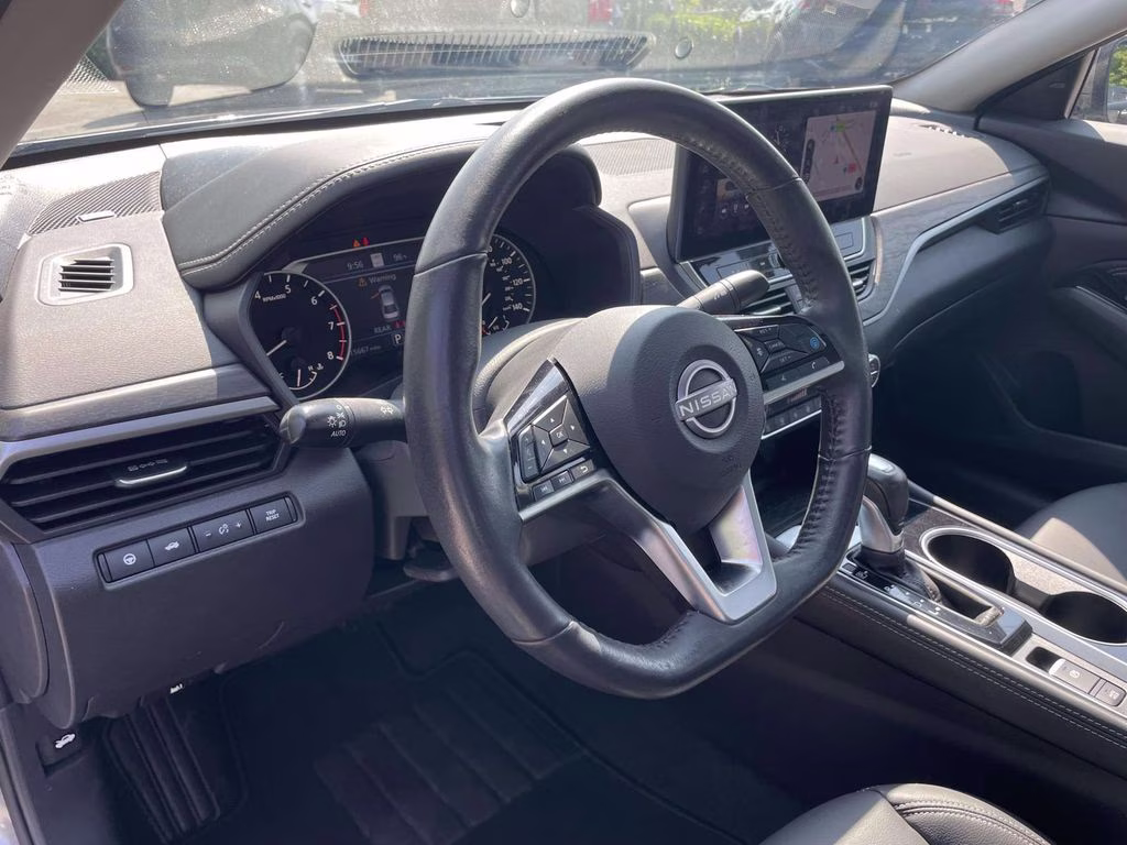 2023 Gun Metallic Nissan Altima 2.5 SL AWD Sedan