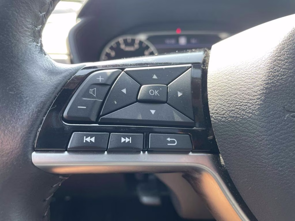 2023 Gun Metallic Nissan Altima 2.5 SL AWD Sedan